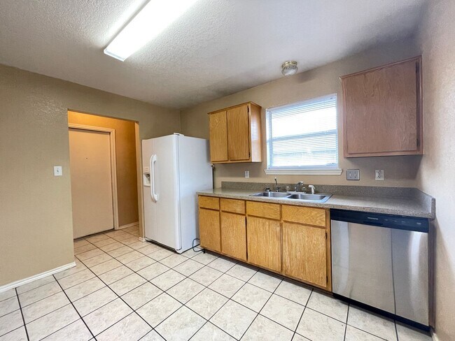 Building Photo - 2507 Westwood Dr