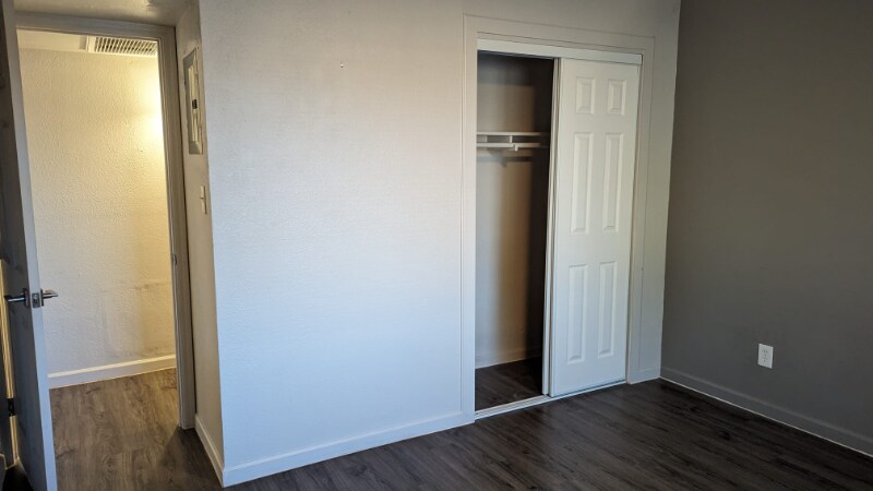 Building Photo - 2326 E Pinchot Ave