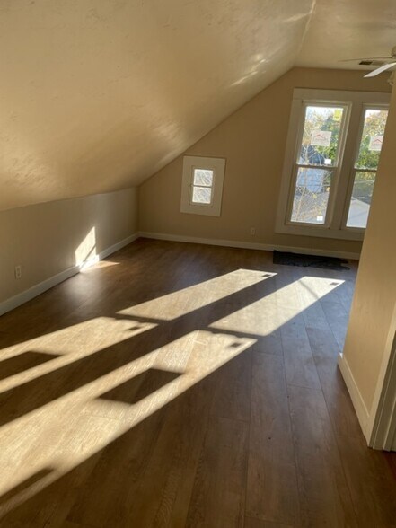 Building Photo - 136 Cross St