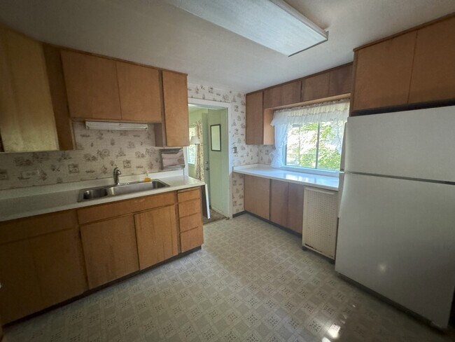 Building Photo - 16 Van Ness Ave