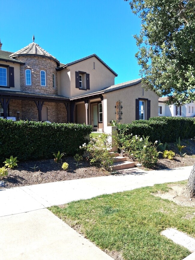 Building Photo - 6800 Amber Ln