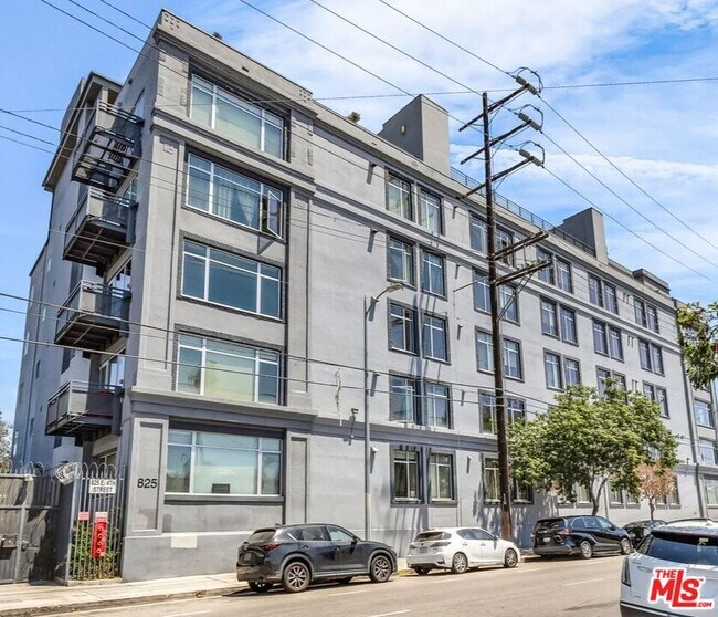 Building Photo - 825 East 4th St