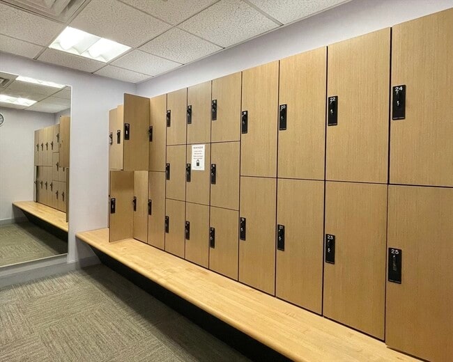 Building Photo - 33 Pond Ave