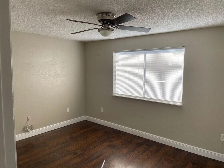 Building Photo - 1675 Sailpoint Dr