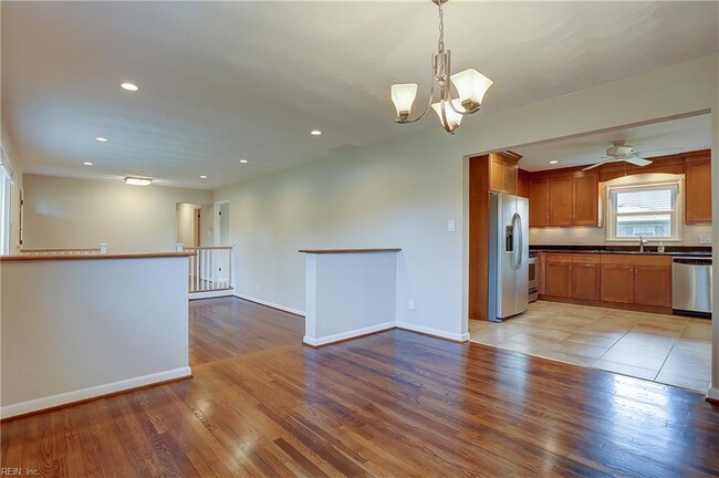 Building Photo - 949 General Beauregard Dr