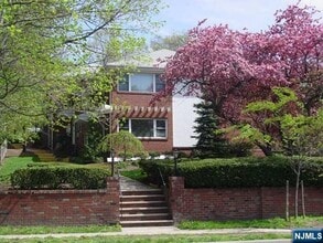 Building Photo - 431 Grand St