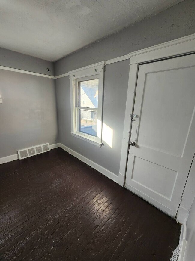 Building Photo - 11702 Honeydale Ave