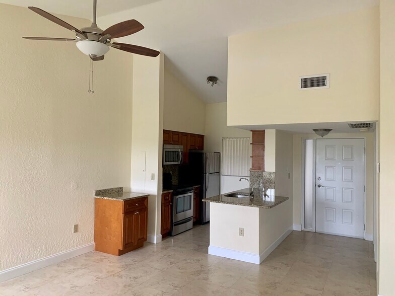 Building Photo - 2841 N Oakland Forest Dr