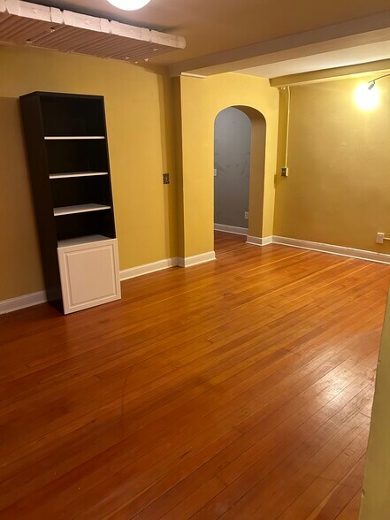 Building Photo - 2300 Girard Ave S