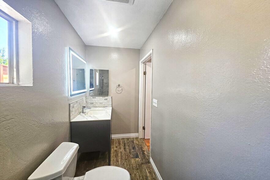 Building Photo - 6946 Jellico Ave