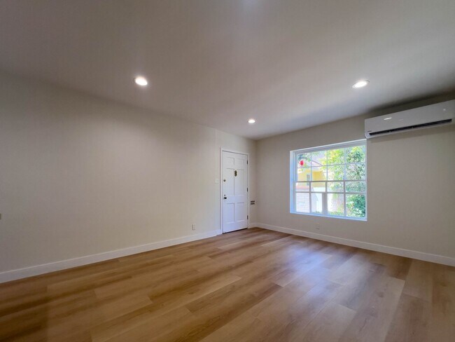 Building Photo - 4286 Tujunga Ave