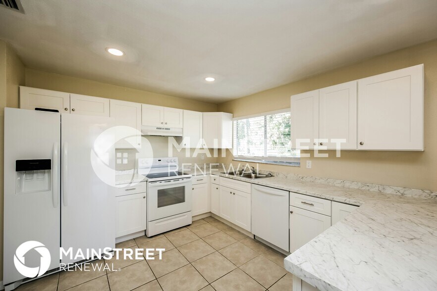 Building Photo - 5183 Trekell St