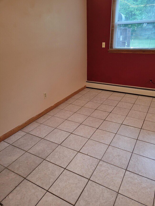 Building Photo - 11 Walnut St