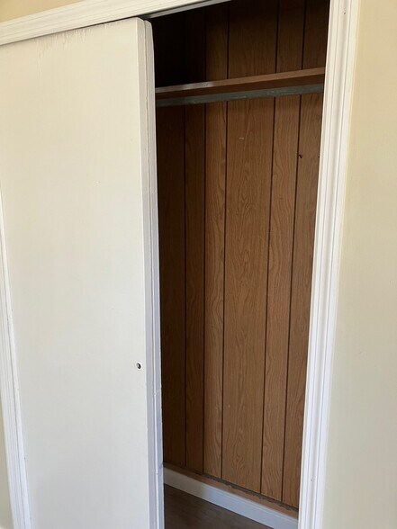 Building Photo - 302 Maple Ave