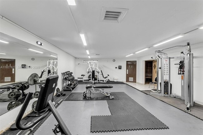 Building Photo - 116 Royal Pk Dr