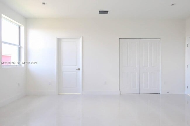 Building Photo - 15639 SW 11th Terrace