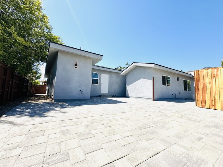 Building Photo - 11104 Oxnard St