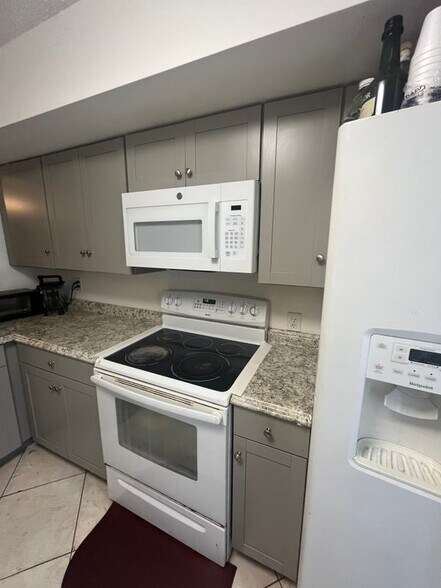 Building Photo - 208 Lake Pointe Dr