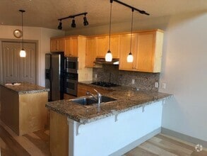 Building Photo - Exceptional 2bed/2bath @ Hyde Park! Availa...