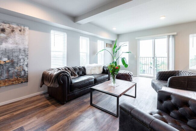 Building Photo - 624 E 32nd St