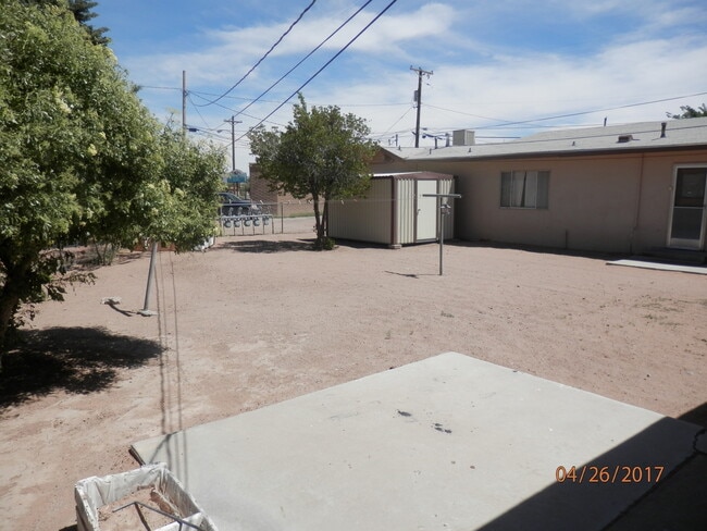 Building Photo - 915 S Platinum Ave