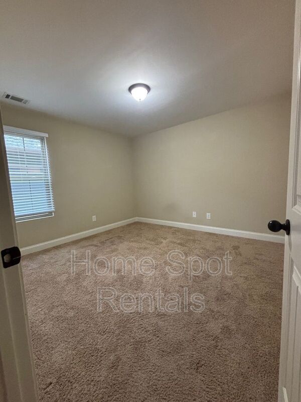 Building Photo - 4811 Lost Creek Dr