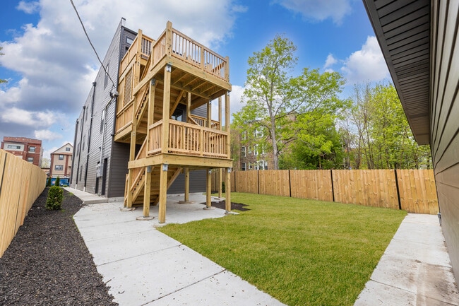 Building Photo - 5921 S Calumet Ave
