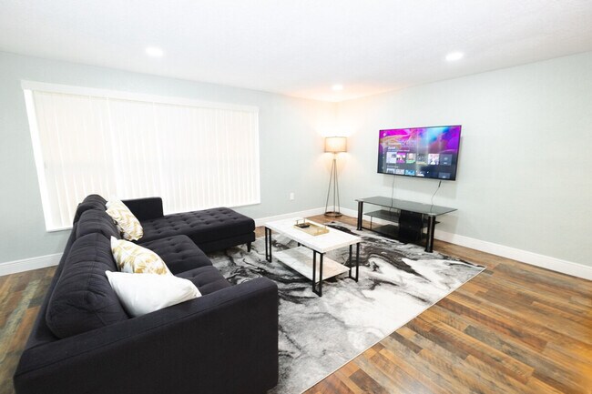 Building Photo - 3007 E 21st Ave