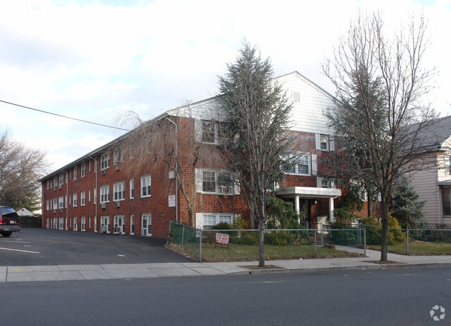 Primary Photo - 324 Washington Ave