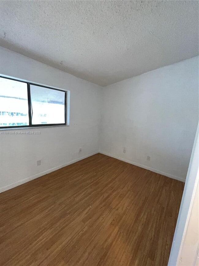 Building Photo - 5176 S University Dr