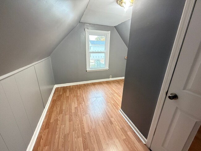 Building Photo - Single-Family Home Close to Henry Ford Hos...