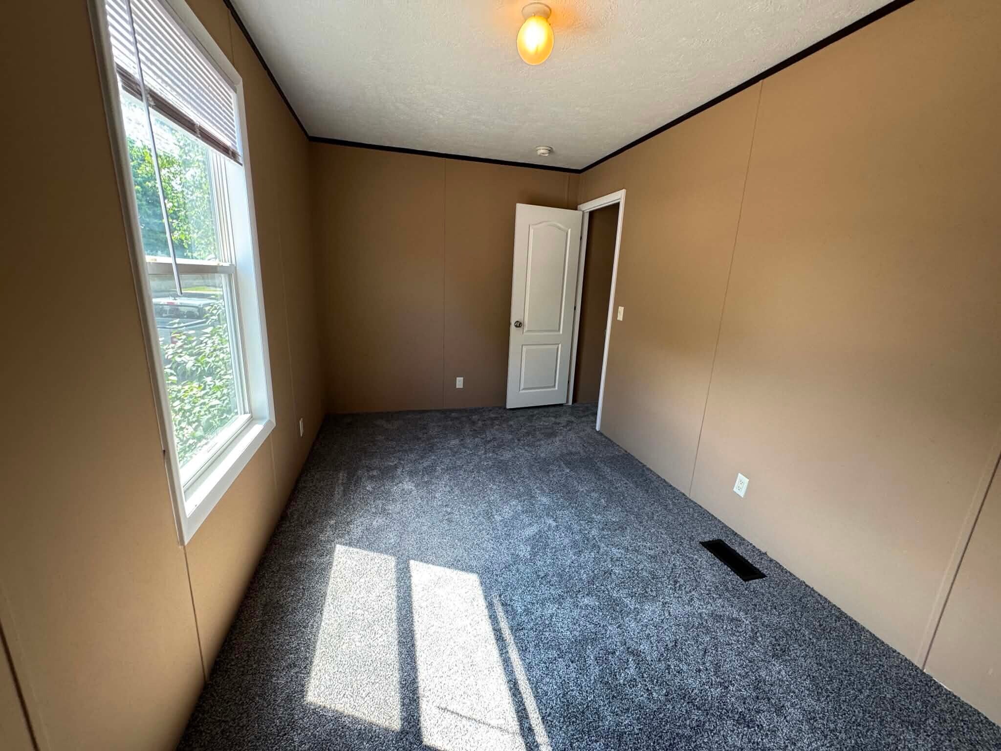 Building Photo - 48581 Pineview Dr