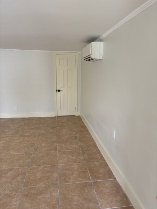 Building Photo - 1420 Marguerite Ave