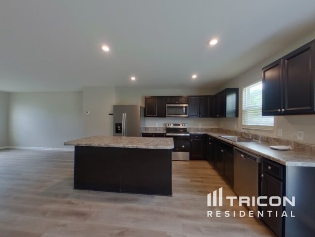 Building Photo - 120 Castlebrook Dr