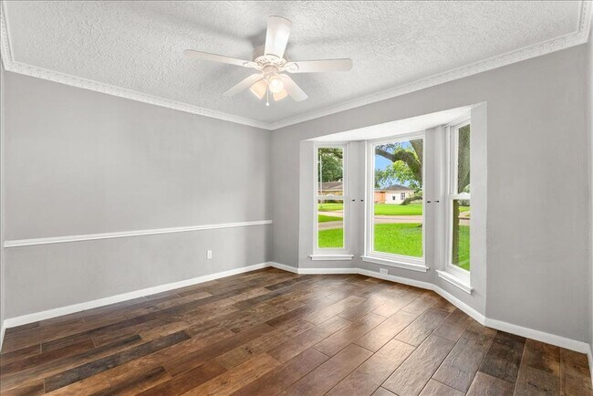 Building Photo - 3319 Meadowcreek Dr