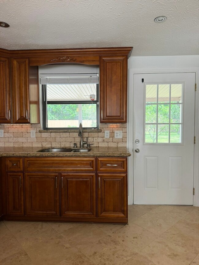 Building Photo - 4123 Lazy Hollow Ln N