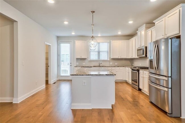 Building Photo - 2510 Great Silver Fir Aly