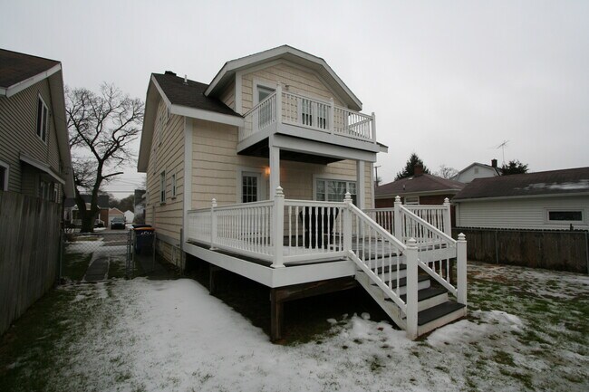 Building Photo - 233 Garfield Ave SW