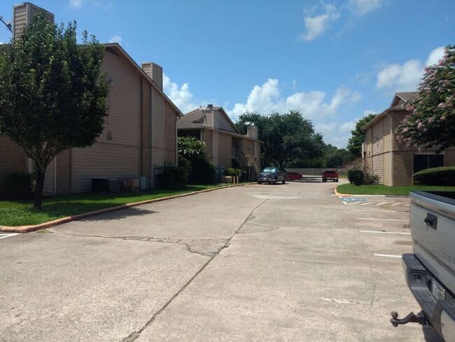 Building Photo - 1505 Ward Rd