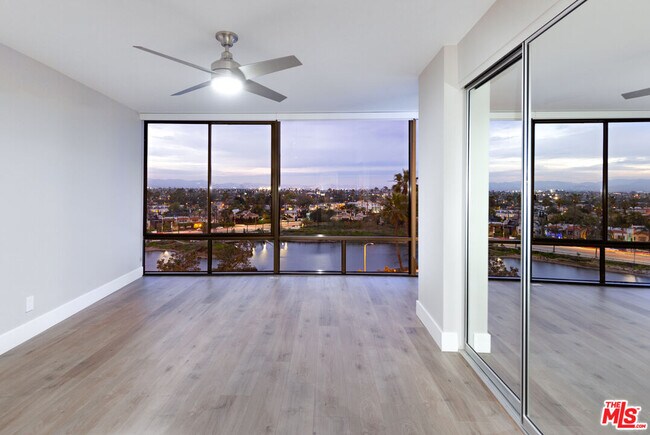 Building Photo - 4265 Marina City Dr