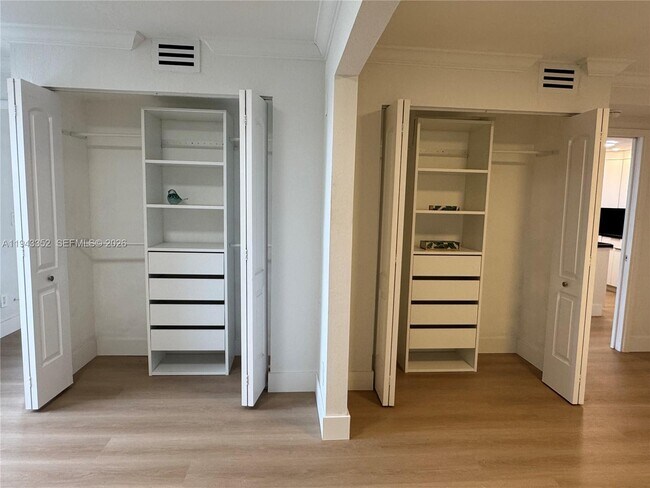 Building Photo - 2020 NE 135th St