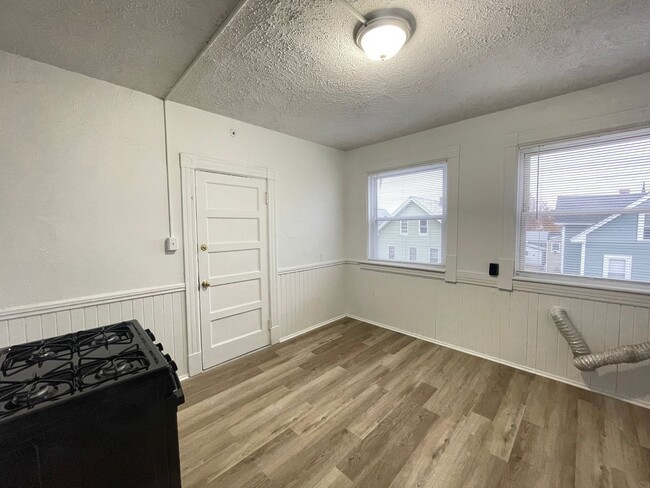 Building Photo - 457 Beech St