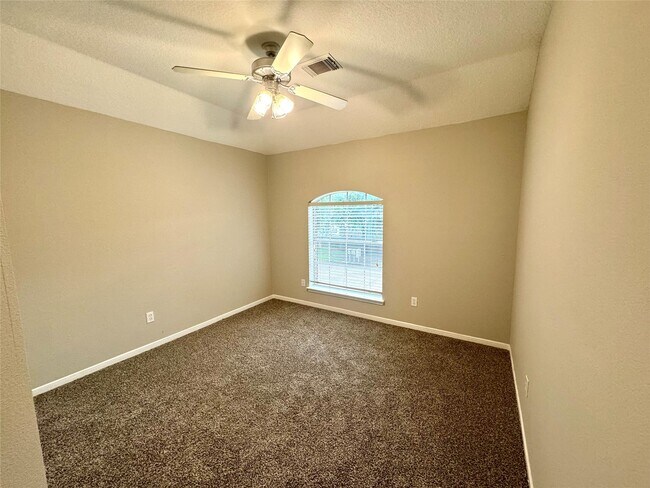 Building Photo - 20914 Medallion Pointe Dr