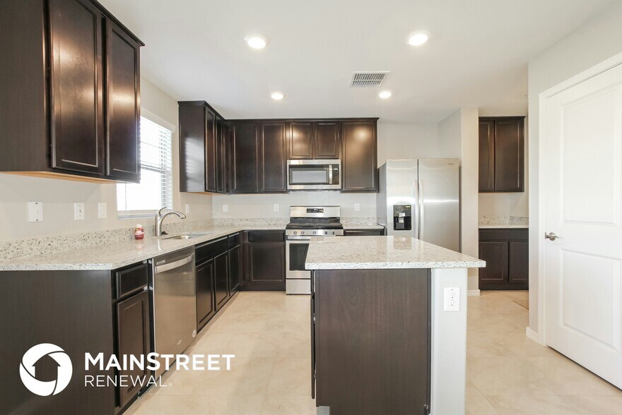 Building Photo - 3917 S 82nd Dr