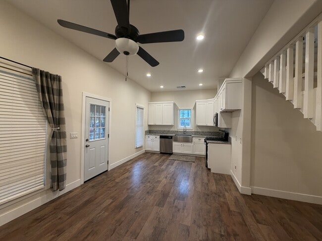 Building Photo - 10046 Larkin Rd