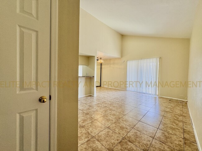 Building Photo - 1620 N Wilmot Rd