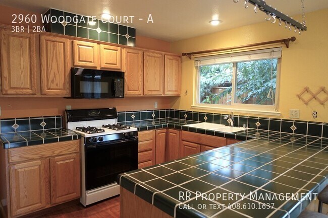 Building Photo - 2960 Woodgate Ct