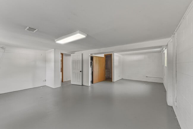 Building Photo - 291 Hawthorne Rd