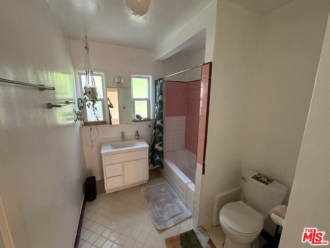 Building Photo - 4001 Chevy Chase Dr