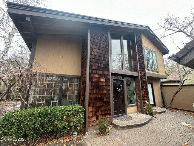 Building Photo - 655 E Riverview Cir